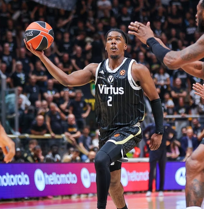 La Virtus tumba al Olympiacos (96-94) con un triple de Carr