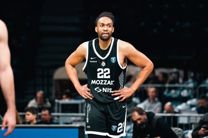 Jabari Parker, agente libre tras salir del Partizan