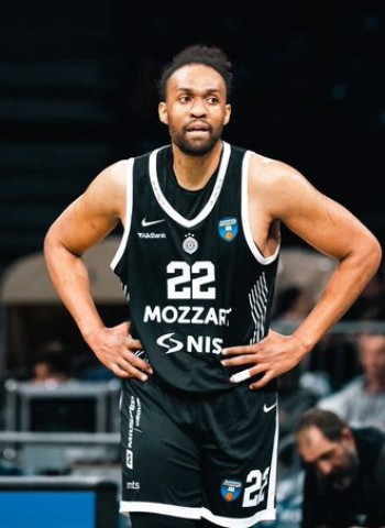 Jabari Parker, agente libre tras salir del Partizan