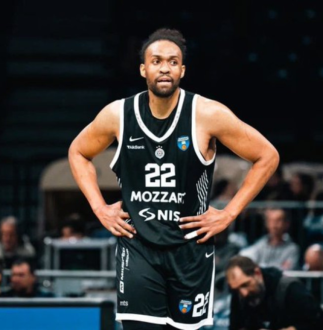 Jabari Parker, agente libre tras salir del Partizan