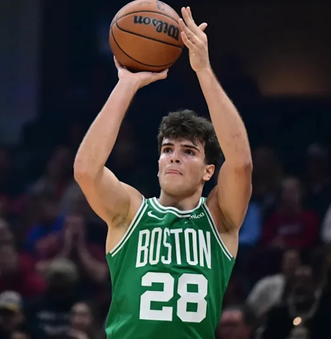 Hugo González brilla y los suplentes de Boston tumban a los Sixers (125-120)