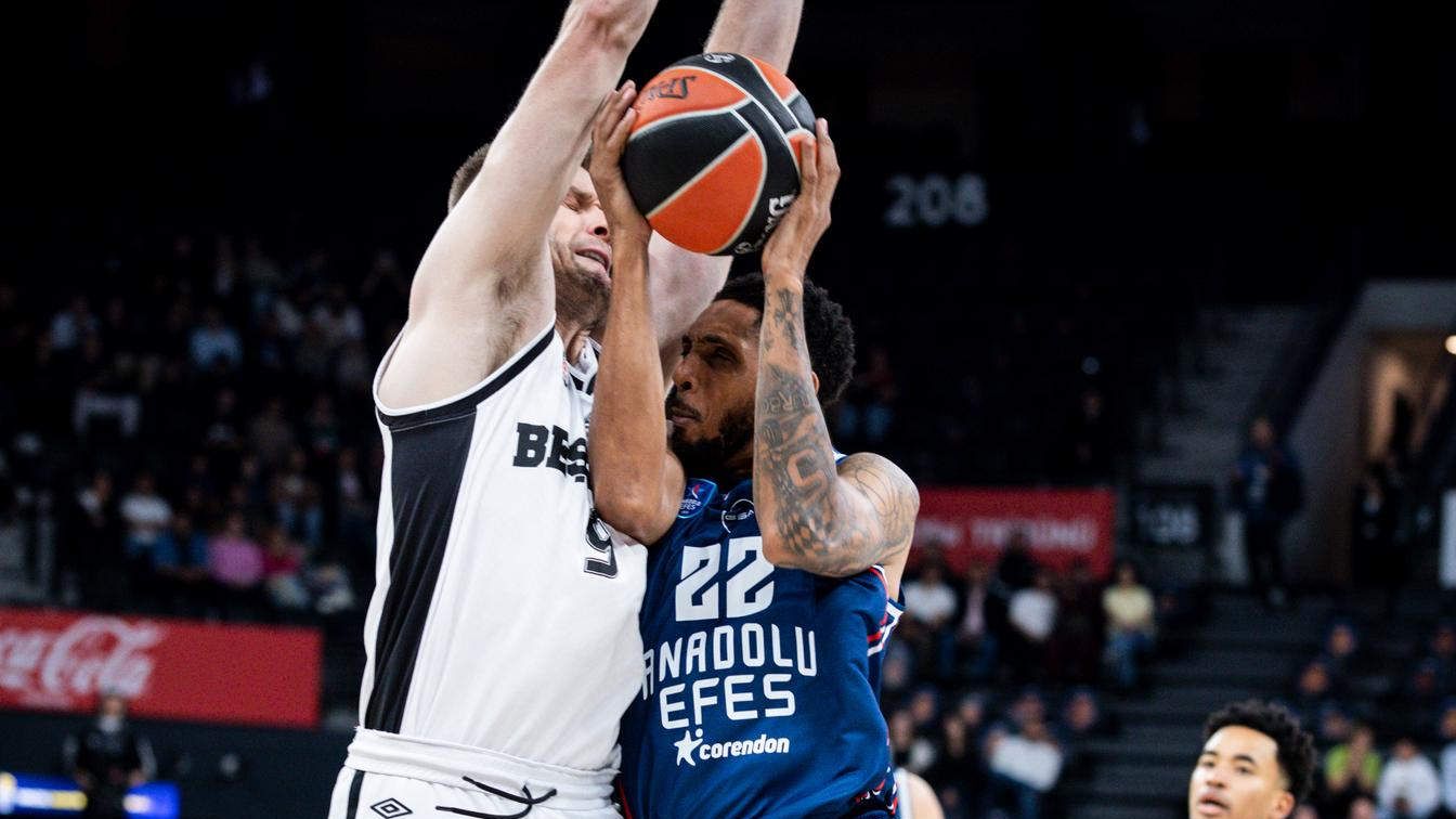 Santi Yusta firma su mejor partido en la victoria del Efes ante el Besiktas (89-80)