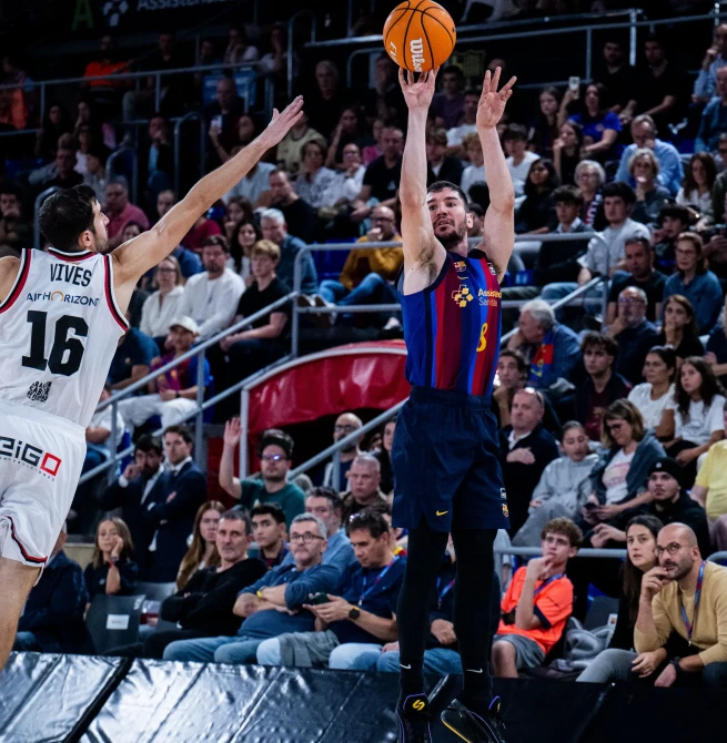 Juan Núñez lidera al Barça ante el Casademont Zaragoza (99-81)