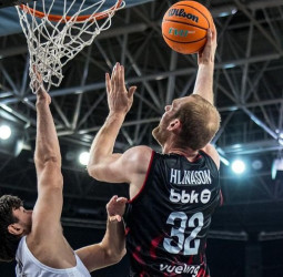 Surne Bilbao 97-86 Slavia Praga: Krampelj sostiene una victoria sin brillo