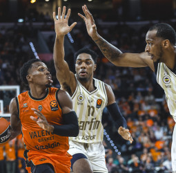 Valencia Basket sobrevive a otro final de infarto y tumba al Fenerbahçe (86-78)