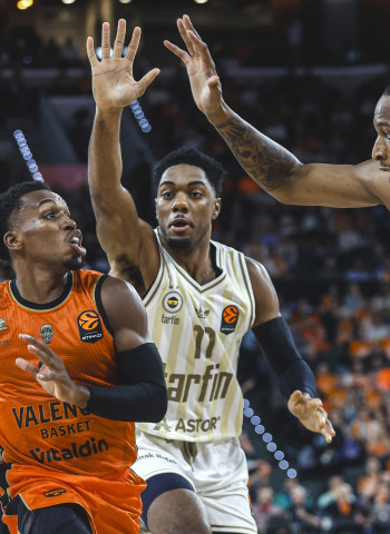Valencia Basket sobrevive a otro final de infarto y tumba al Fenerbahçe (86-78)