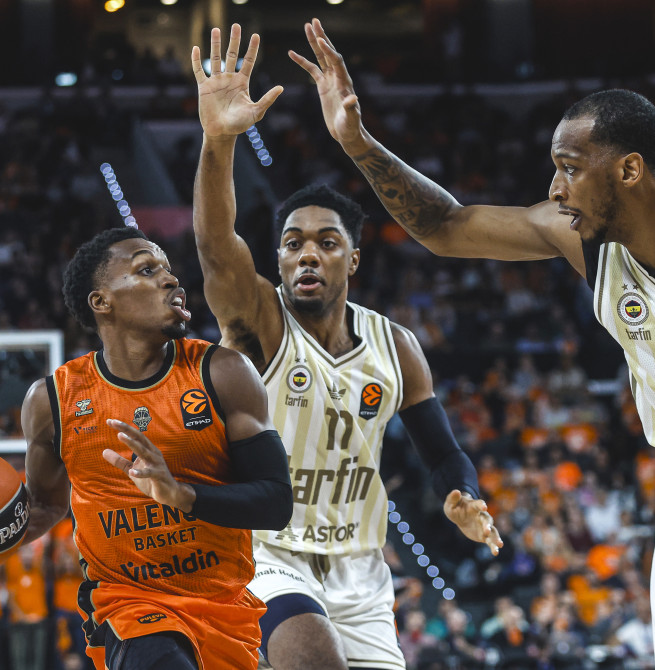 Valencia Basket sobrevive a otro final de infarto y tumba al Fenerbahçe (86-78)