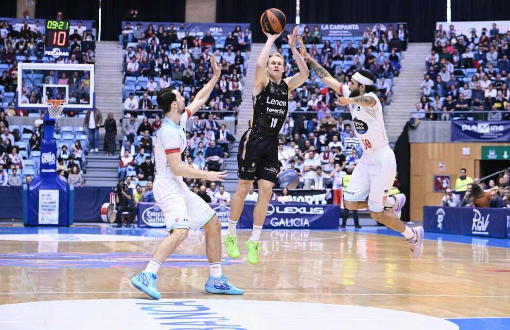 Salin acribilló el aro gallego al inicio del partido (acb Photo / A. Baúlde)