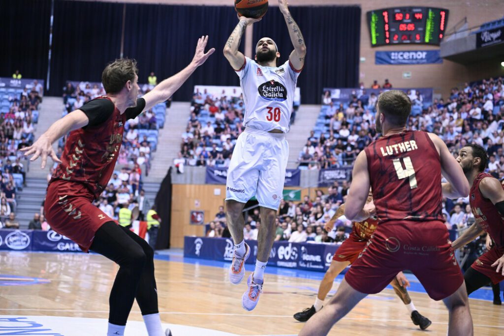 Kassius Robertson fue otra vez el mejor contra UCAM Murcia (acb Photo / A. Baúlde)