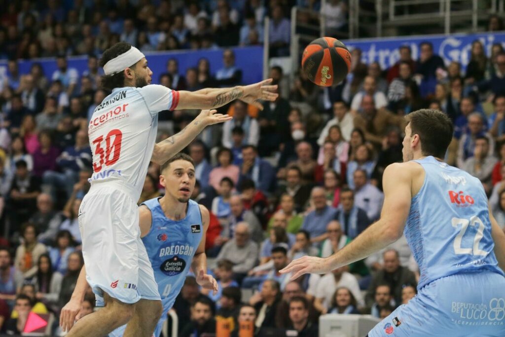 Kassius Robertson y Ethan Happ lideran puntos y rebotes (acb Photo / C. Castro)