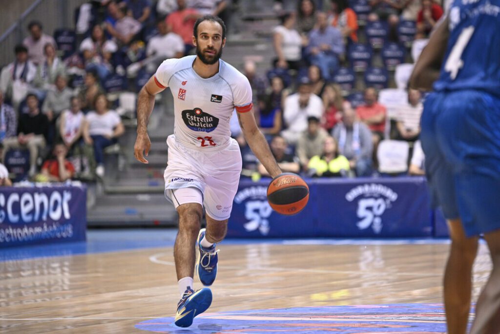 Phil Scrubb estuvo muy acertado en el tiro en la primera parte (acb Photo / A. Baúlde)