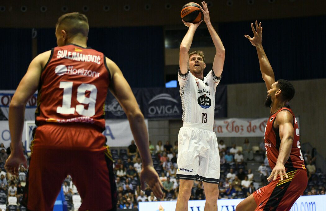 Artem Pustovyi brilló contra Casademont Zaragoza (acb Photo / Mónica Arcay)