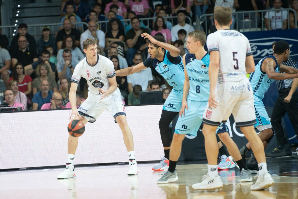 Artem Pustovyi contra Morabanc Andorra (acb Photo / D. Catalán)