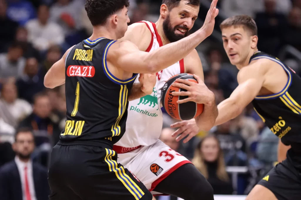 Mirotic volvió a realizar una exhibición individual (foto: Euroleague)