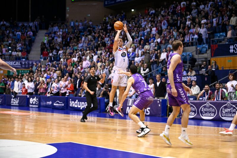 Davison anota de tres (foto: Obradoiro)